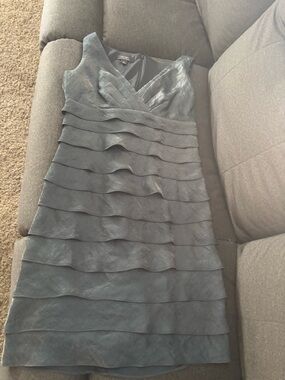 Women’s Sleeveless Tiered V-Neck Dress in Slate. Size: 8